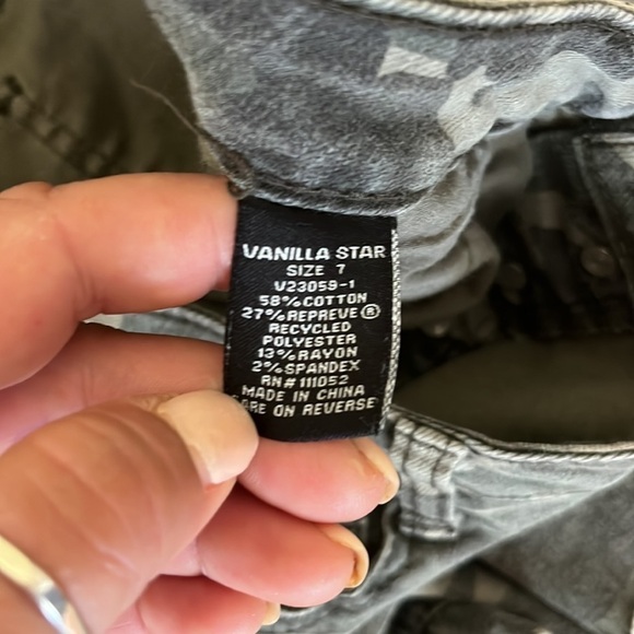 VANILLA Star Distressed Camouflage Skinny Jeans - Picture 9 of 9